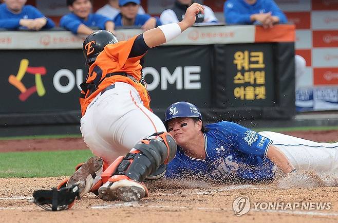 홈 쇄도하는 삼성 류지혁 [연합뉴스 자료사진]