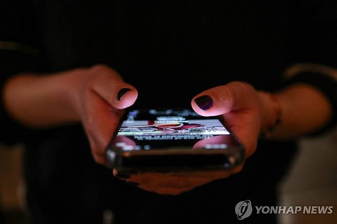 소셜미디어(SNS) 접속 [로이터 연합뉴스 자료사진. 재판매 및 DB 금지]