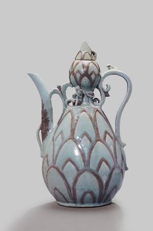 최항 묘에서 출토된 고려청자. 삼성 리움미술관 소장품인 이 주전자는 국보로 지정돼 있다. / 국가유산청 제공