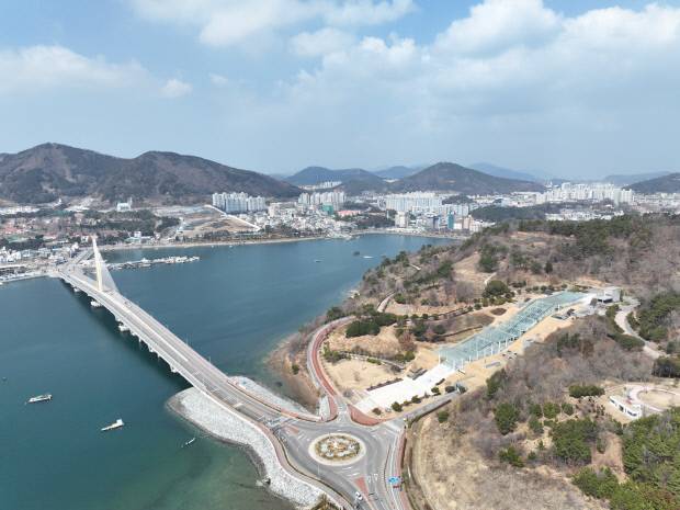 프랑스 건축가 도미니크 페로가 설계한 GS칼텍스 예울마루 전경. /최현배 기자 choi@kwangju.co.kr