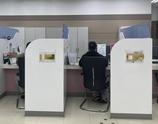 지난 30일 오후 대구서부고용복지플러스센터에서 구직자들이 국민취업지원제도 상담을 받고 있다. 김도경 기자