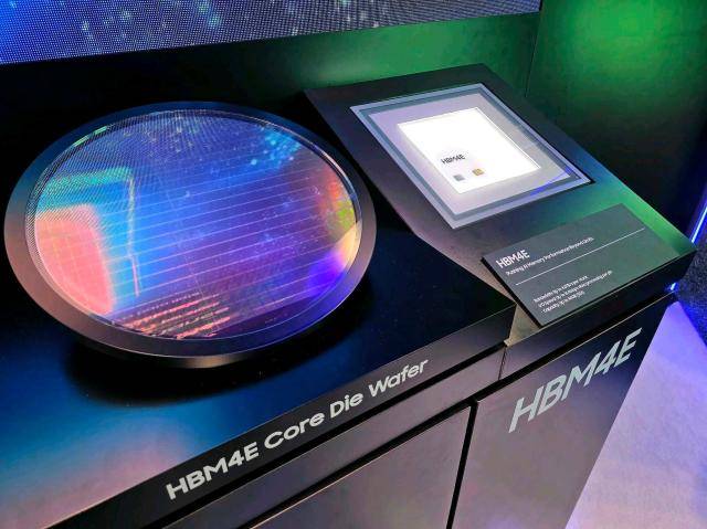 삼성전자가 지난달 16일(현지시간) 미국 새너제이에서 열리는 엔비디아 'GTC 2026'에서 HBM4E 제품을 공개했다. [사진=삼성전자]