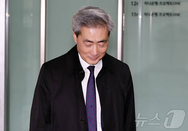 신현송 한국은행 총재 후보자가 9일 오전 서울시 중구 한화금융플라자에 마련된 청문회 준비 사무실로 출근하고 있다. 2026.4.9 ⓒ 뉴스1 김진환 기자