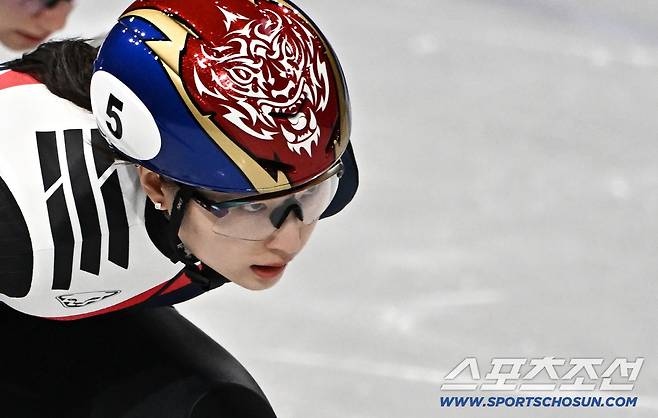 10일 이탈리아 밀라노 아이스스케이팅 아레나에서 쇼트트랙 여자 500m 예선이 열렸다. 힘차게 질주하는 최민정. 밀라노(이탈리아)=송정헌 기자songs@sportschosun.com/2026.02.10/