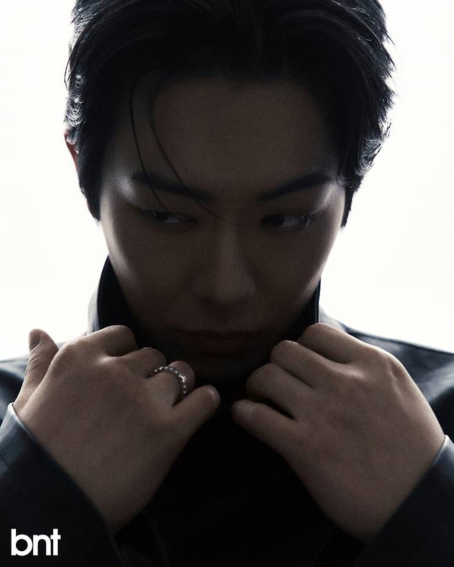 아우터는 RE RHEE 제품.