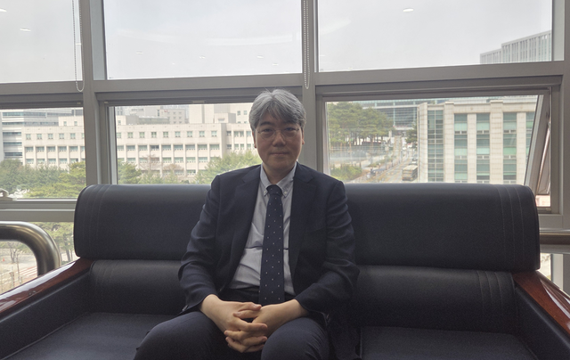 이상근 고려대 교수가 9일 디지털타임스와 인터뷰하고 있다. 김남석 기자