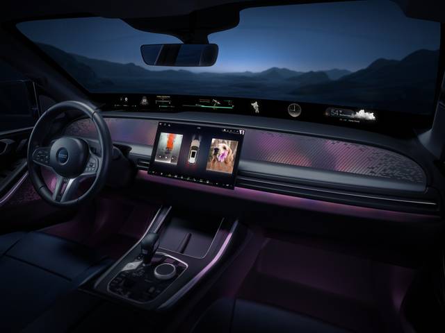 윈드실드 하단에 정보를 띄우는 '하만 레디 비전 큐뷰(QVUE)'. 하만 인터내셔널 코리아 제공