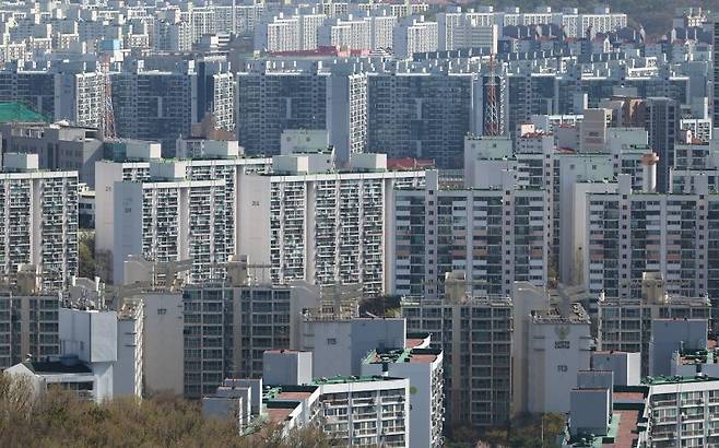 서울 강북구 북서울꿈의숲 전망대에서 바라본 노원구 일대 아파트 단지 모습. 뉴시스 제공