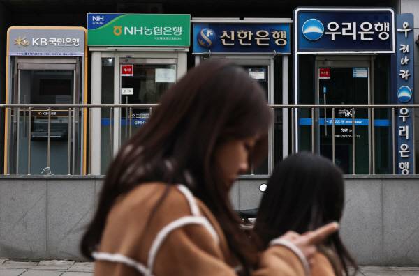 서울 용산구의 한 은행 ATM 앞.연합뉴스