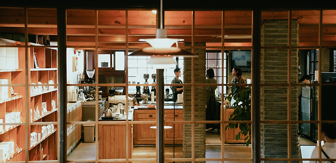 Momos Coffee Flagship Store in Busan (Momos Coffee)