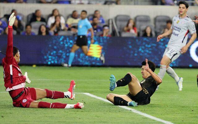 8일 크루스 아술과의 CONCACAF 챔피언스컵 8강전에서 선제골을 터뜨리는 손흥민. AFP연합뉴스
