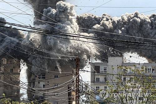 이스라엘의 공습을 받은 레바논 수도 베이루트 남쪽 외곽의 건물.[AFP 연합뉴스]