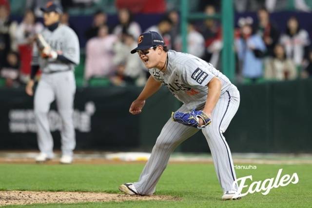 김서현이 8일 인천 SSG전에서 포효하고 있다. 사진=한화 제공