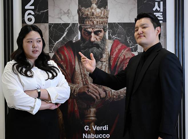 서울시오페라단 ‘나부코’ 에 출연하는 바리톤 최인식, 소프라노 최지은. 이상섭 기자