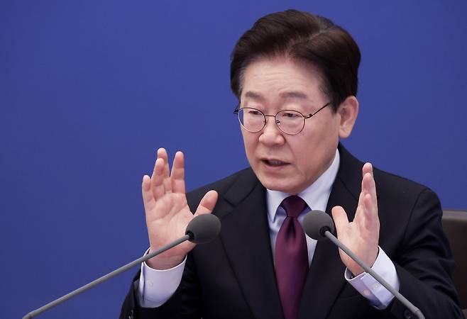 이재명 대통령이 9일 청와대에서 열린 수석보좌관회의에서 발언하고 있다. [연합]