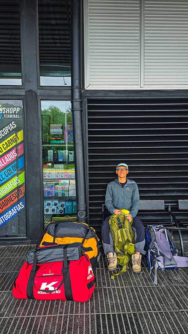 배낭 2개와 카고백 2개. 우리의 남미 최고봉 등반을 위한 짐 전부를 여기에 담았다.