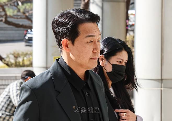 공판 증인 출석하는 박성웅 - 배우 박성웅이 8일 오후 서울 서초구 서울중앙지방법원에서 열린 임성근 전 해병대 1사단장의 국회증언감정법 위반 사건 관련 공판에 증인으로 출석하고 있다. 2026.4.8 이지훈 기자