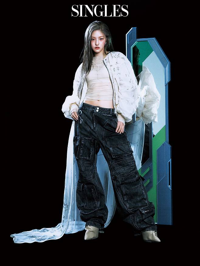 화보 촬영을 하고 있는 키스오브라이프. 싱글즈 제공