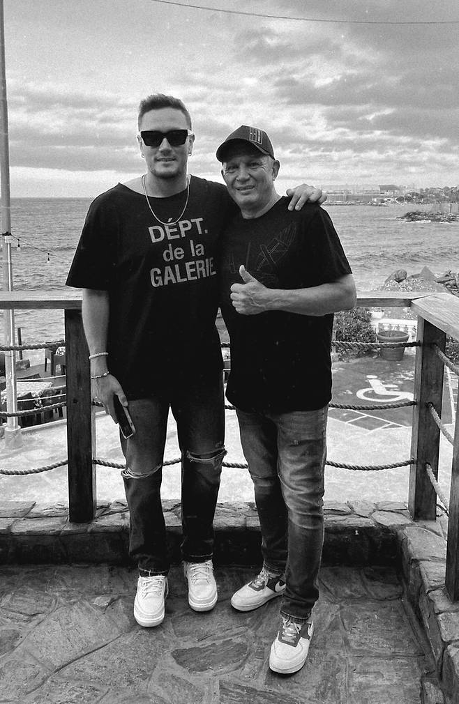 ▲ 왼쪽부터 미겔 로하스와 그의 아버지 ⓒ미겔 로하스 SNS