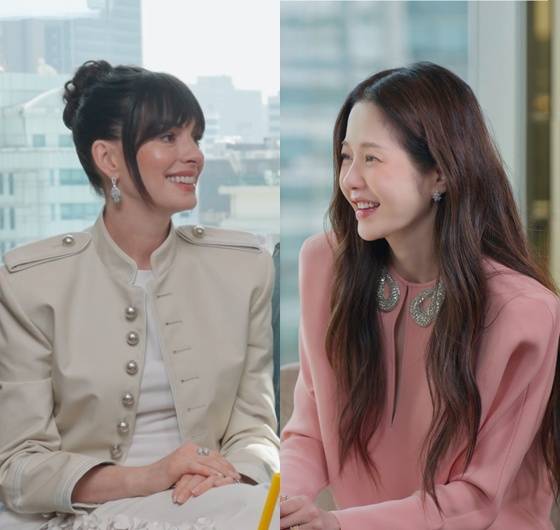 왼쪽부터 앤 해서웨이, 고현정 /사진=월트디즈니 컴퍼니 코리아