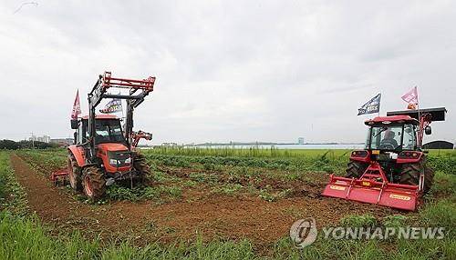 트랙터 ※ 위 사진은 기사 본문과 직접적인 관련이 없습니다.  [연합뉴스 자료사진]
