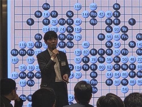 이세돌 울산과학기술원 특임교수 이세돌 울산과학기술원(UNIST) 특임교수가 9일 한국정보통신진흥협회(KAIT)가 강남구에서 개최한 '디지털 인사이트 포럼'에서 강연을 하고 있는 모습. [KAIT 제공. 재판매 및 DB 금지]