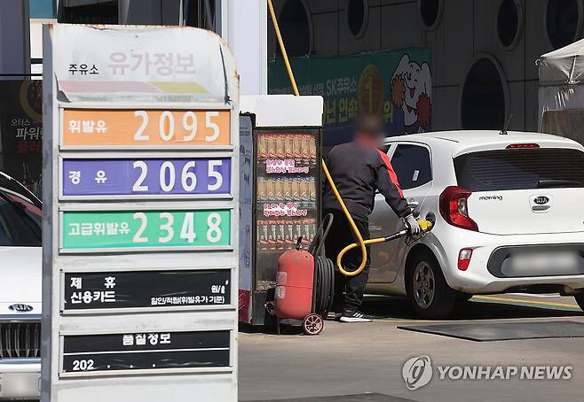 서울 평균 휘발윳값 2천원 돌파 [연합뉴스 자료사진]