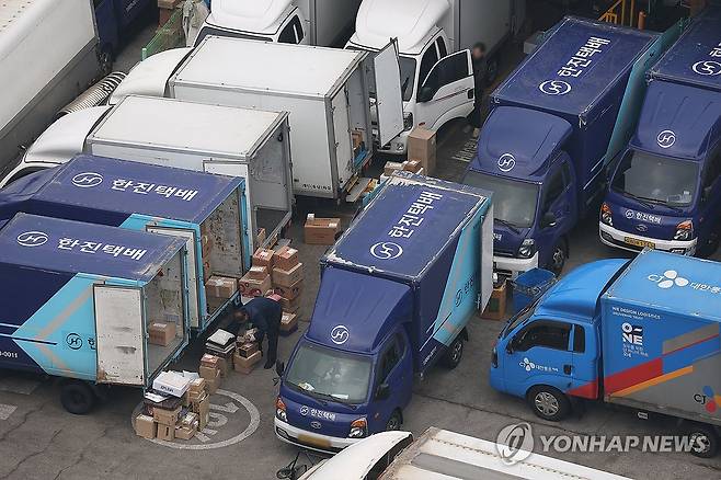 서울 시내 한 택배 센터 [연합뉴스 자료사진]