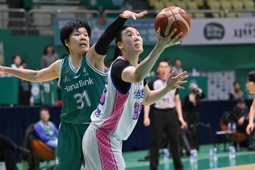 여자농구 하나은행과 삼성생명의 경기 장면 [WKBL 제공. 재판매 및 DB 금지]