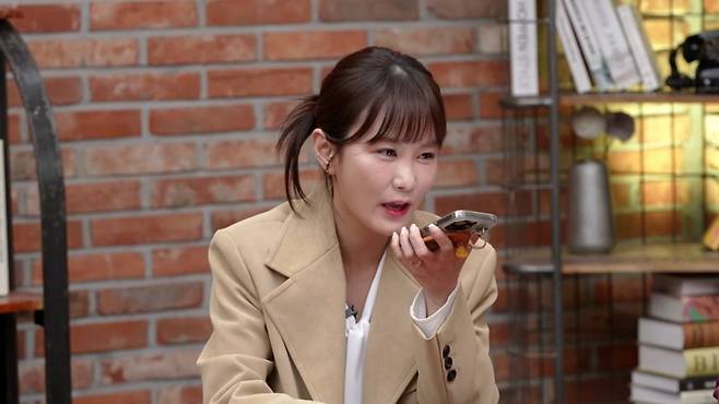김지민이 '이호선의 사이다' 녹화 중 김준호를 호출한다. / 사진제공=SBS Plus '이호선의 사이다'