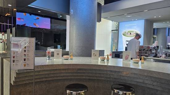 피부ㆍ비만 관리 등에 좋은 성분이 첨가된 음료를 판매하는 '스웰니시' 카페가 자리했다/최보윤 기자