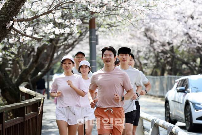 지난 2일 파라다이스 호텔 부산이 스포츠웨어 브랜드 뷰오리와 협업해 진행한 러닝 행사 ‘선라이즈 바이탈리티 런’ 현장 (사진=파라다이스 호텔)