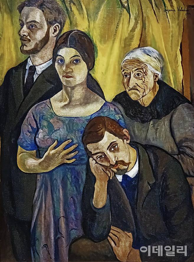 수잔 발라동의 ‘가족초상화’(1912). 발라동이 자신보다 스물한 살이나 어린 아들 친구와 함께 살기 시작한 이후 형성된, 결코 평범하지 않은 가족의 모습을 그렸다. 위부터 젊은 연인 앙드레 우터, 발라동 자신과 어머니 마들렌 발라동, 아들 모리스 위트릴로다. 그림을 그릴 당시로선 발라동의 삶을 형성한 네 개의 기둥과 같은 사람들이었다. 캔버스에 유채, 98×73.5㎝. 오르세미술관(프랑스 파리) 소장.