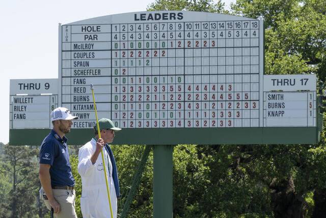 샘 번스가 17번홀 그린에서 퍼트 순서를 기다리고 있다. (사진=ANGC)