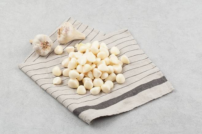 마늘은 알리신와 폴리페놀 등이 풍부해 항암, 항균 효과를 기대할 수 있다. 사진=게티이미지뱅크