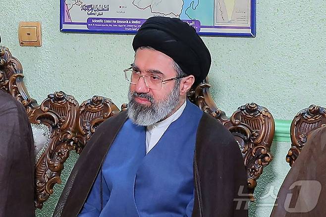 이란 최고지도자에 아야톨라 알리 하메네이의 차남 모즈타바 하메네이(Mojtaba Khamenei) ⓒ AFP=뉴스1