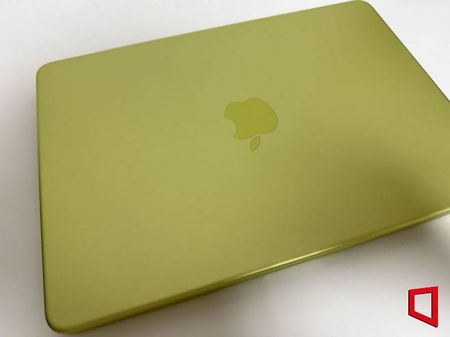 맥북 네오 시트러스 색상. 이명환 기자