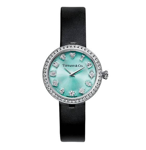 18k 화이트 골드 소재에 라운드 브릴리언트 다이아몬드가 세팅된 티파니 이터니티 워치. /티파니앤코 제공