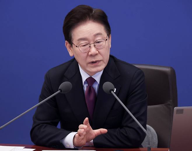 이재명 대통령이 지난 9일 청와대에서 열린 수석보좌관회의에서 발언하고 있다./뉴스1