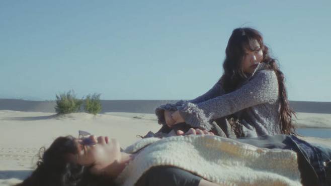 악동뮤지션의 ‘기쁨, 슬픔, 아름다운 마음 (Joy, Sorrow, A Beautiful Heart)’ 뮤직비디오. AKMU 유튜브 캡처