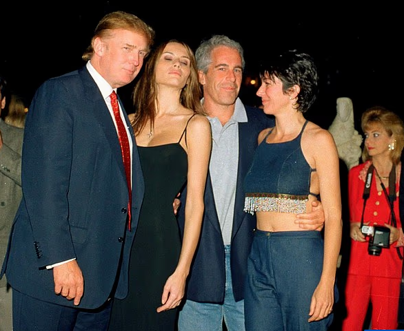 도널드 트럼프(왼쪽 첫번째)와 멜라니아 트럼프( “ 2번째)가 지난 2000년 2월 마라라고에서 제프리 엡스타인(왼쪽에서 3번째), 길레인 맥스웰(오른쪽)과 함께 있는 모습. [게티이미지(북미)]