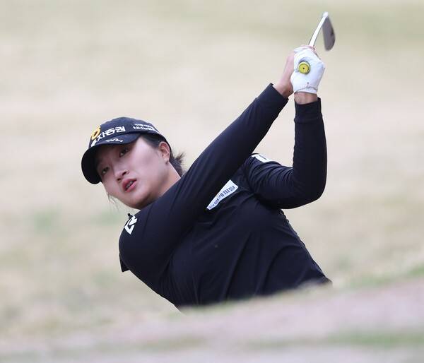 2026년 한국여자프로골프(KLPGA) 투어 iM금융오픈에 출전한 김시현 프로가 1라운드에서 경기하는 모습이다. 사진제공=KLPGA (사진을 무단으로 사용하지 마십시오.)