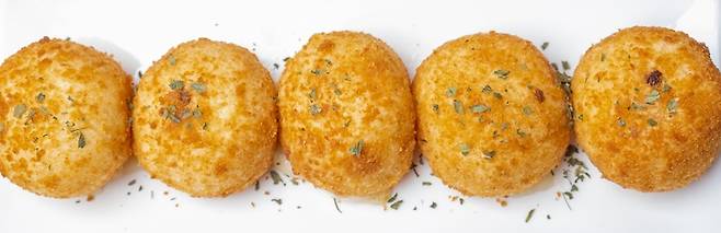 영국 국민보건서비스(NHS) 소속 일반의 아미르 칸이 대장암에 좋지 않은 생활습관을 꼽았다./사진=클립아트코리아