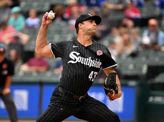 <yonhap photo-0858="">시카고 화이트삭스 시절 닉 나스트리니의 투구 모습. LA 다저스에 신인 드래프트 지명을 받은 뒤 여러 팀을 거쳐 다시 다저스에 복귀한 그는 제구 불안을 극복하지 못하고 방출로 처리됐다. [AFP=연합뉴스]</yonhap>