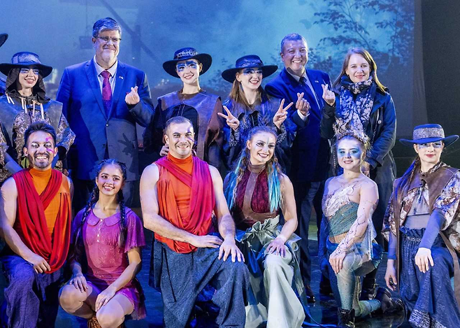 에버랜드엔 방문한 필립 라포르튠(뒷줄 왼쪽 두번째) 주한 캐나다 대사, 다미앙 페레이라(뒷줄 왼쪽 다섯번째) 주한 퀘벡정부 대표. [에버랜드 제공]