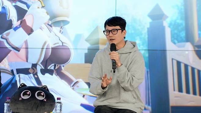 [서울=뉴시스] 넷마블은 9일 서울 구로구 지타워에서 신작 '몬길: 스타 다이브' 개발진 인터뷰를 열고 게임의 주요 특징과 향후 계획을 공개했다. 사진은 김건 넷마블몬스터 대표. (사진=넷마블 제공) *재판매 및 DB 금지