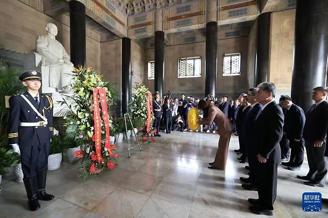 8일 장쑤성 난징 중산릉을 참배한 정리원 대만 제1야당 중국국민당 주석 [연합뉴스 자료사진]