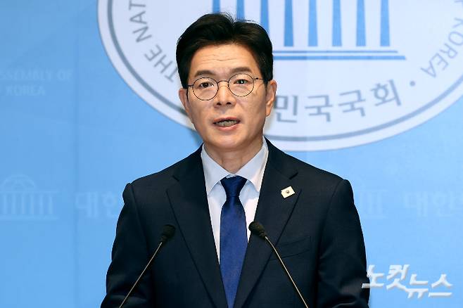 더불어민주당 서울시장 후보로 확정된 정원오 전 서울 성동구청장이 10일 서울 여의도 국회 소통관에서 기자회견을 하고 있다. 윤창원 기자