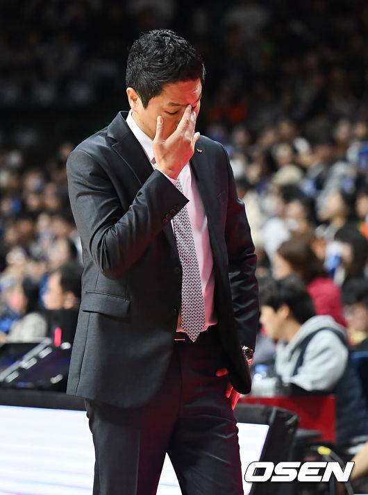 [OSEN=부산, 이석우 기자] 서울 SK 전희철 감독 025 2025.12.07 / foto0307@osen.co.kr