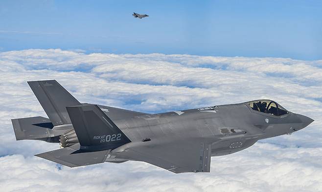 한국 공군 F-35A 스텔스기가 비행하고 있다. 세계일보 자료사진